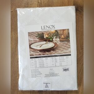 Lenox Laurel Leaf Tablecloth